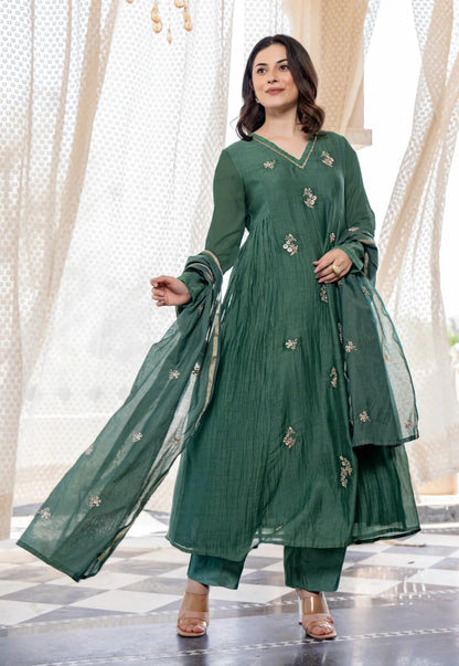 KLOSIA Women Embroidery Solid Anarkali Kurta and Pant Set with Dupatta Green
